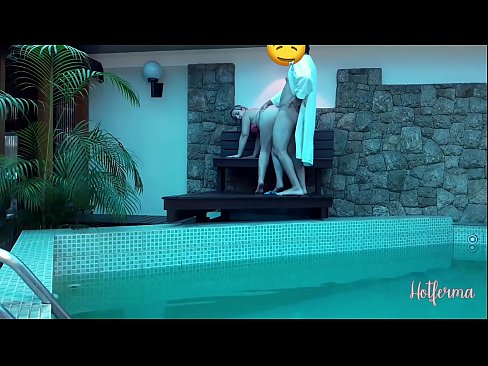 ❤️ Boss invitéiert Déngschtmeedchen an de Pool, mee konnt net engem waarm widderstoen ☑ Porno bei eis ❌
