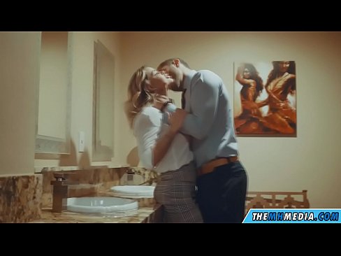 ❤️ Wann eng Busty Blond Iech an engem ëffentlechen Toilette verféiert ☑ Porno bei eis ❌